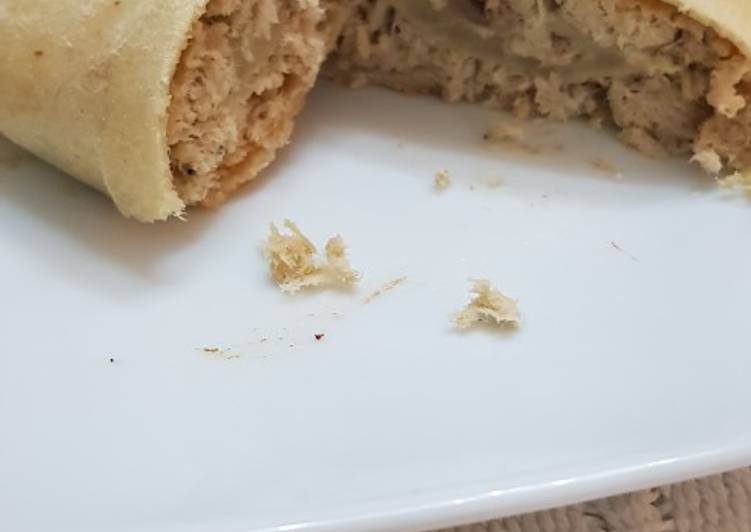 Masa de pizza rellena de lomo en salsa MCC