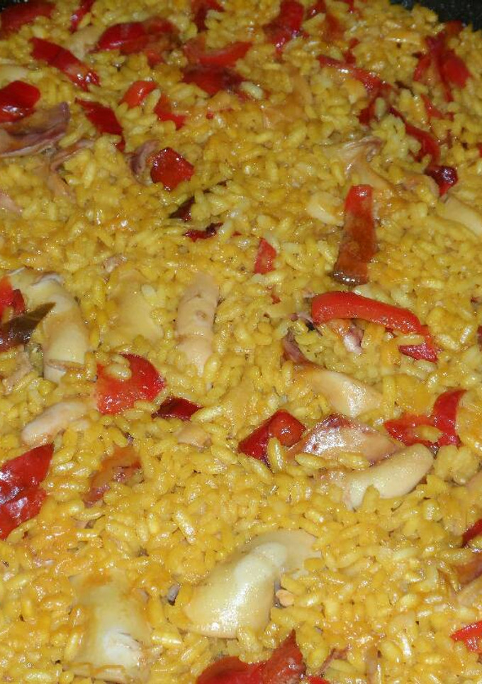 Una foto de Arroz con pota