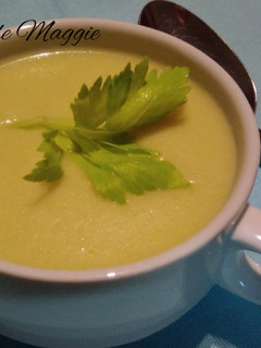 Una foto de Crema de apio con manzana