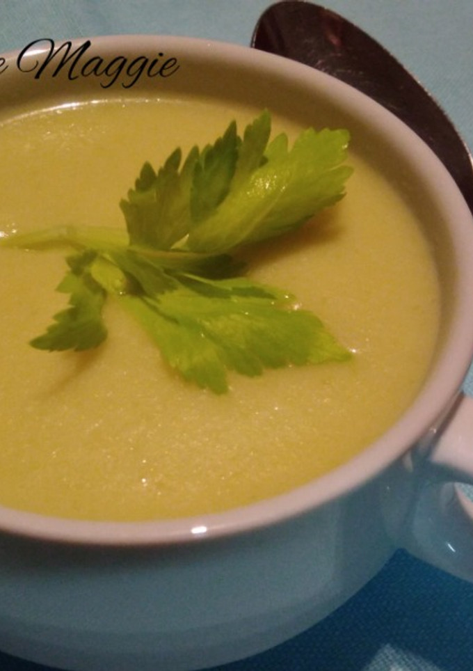 Una foto de Crema de apio con manzana