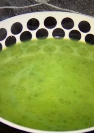 Une photo de Velouté de feuilles de choux-raves