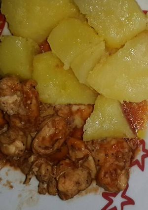 Una foto de Papas sancochadas con pollo gisado