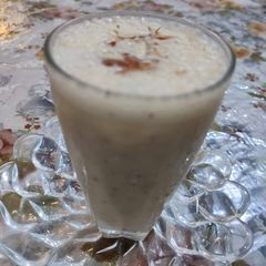 A picture of Energy booster bananas date shake.