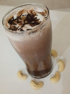 चॉकलेट मिल्क शेक (Chocolate milk shake recipe in hindi) रेसिपी मुख्य फोटो