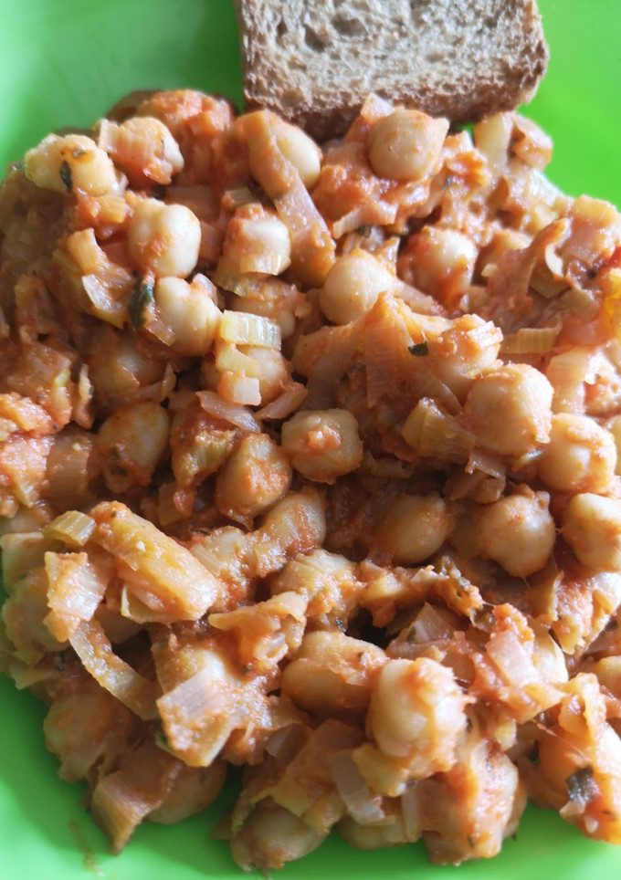 Una foto de Garbanzos con verduras, sabor hummus