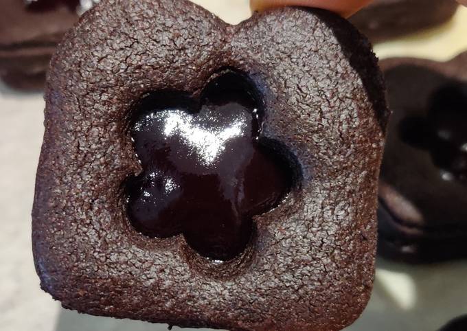 Chocolate Raspberry Linzer Cookies