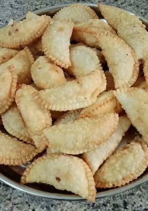 A picture of Khoya Gujia.
