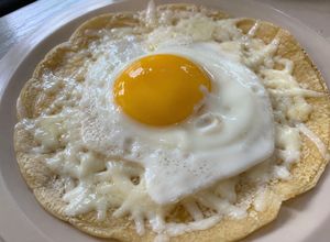 Una foto de Desayuno facil y sencillo muy rico