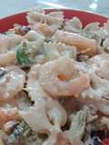 Pasta con camarones en salsa de yogurt (opción sana)