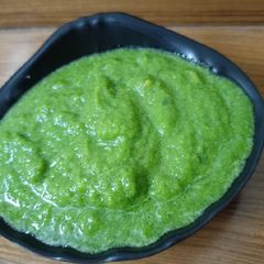 A picture of Mooli ke patte ki chutney.