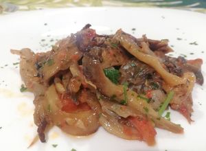 Foto di Funghi Pleurotus con Pomodorini Freschi
