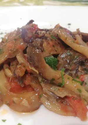 Foto di Funghi Pleurotus con Pomodorini Freschi