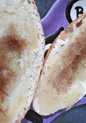 Una foto de Molletes con mermelada de 🍎