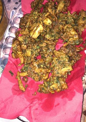 A picture of Alo palak pakorra.