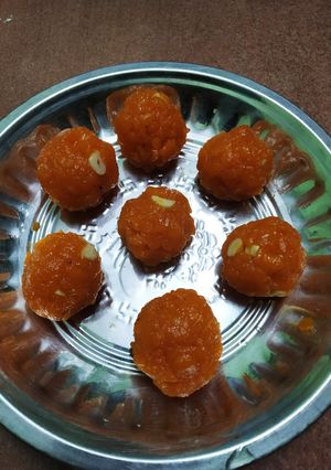 A picture of Motichoor ladoo.