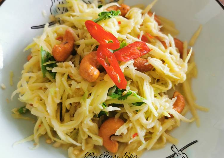 🇹🇭 Thai Mango Salad (Yum Ma Muang)