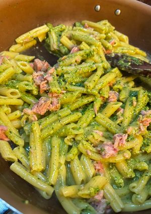 Foto di Penne al pesto di rucola e tonno