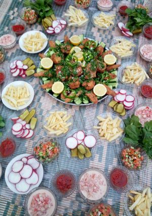 صورة لوصفة سمك مقلي مع مقبلات