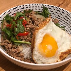 A picture of Vietnamese Lemongrass Minced Pork Bowl.