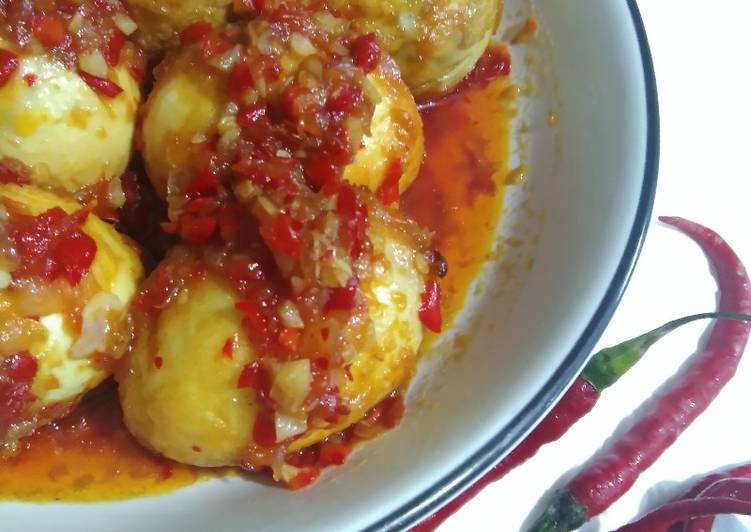 Bagaimana Membuat Telur Goreng Balado, Enak