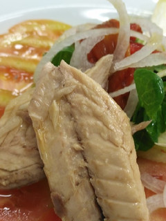 Una foto de Ensalada de brotes tiernos... Con pimientos asados!