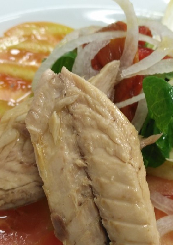 Una foto de Ensalada de brotes tiernos... Con pimientos asados!