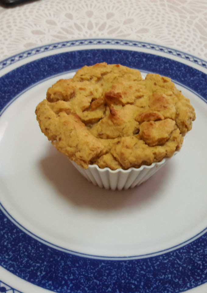 Una foto de Madgalenas de garbanzo y plátano sin harina, sin gluten y veganas