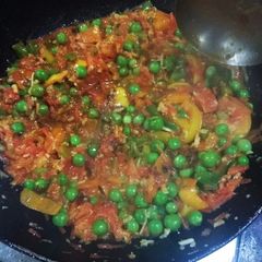 A picture of Green peas onion tomato bhaji.