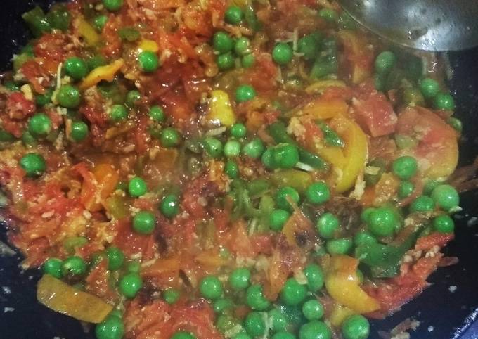 Green peas onion tomato bhaji