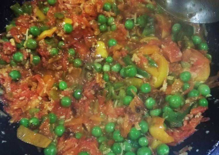 Steps to Make Favorite Green peas onion tomato bhaji