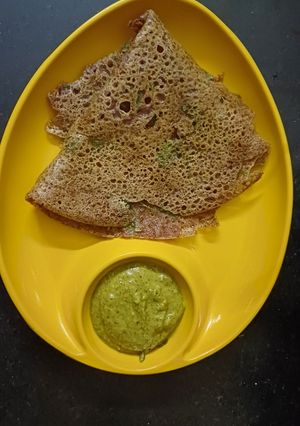 A picture of Sprouted moong dal dosa.