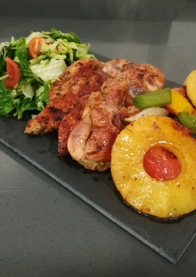 Una foto de Chuletas de pavo al ajillo a la plancha