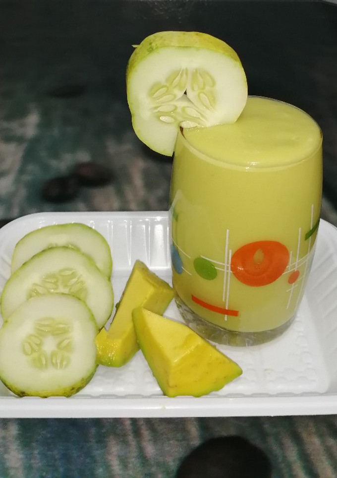 A picture of Avocado & cucumber smoothie.