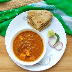 A picture of Paneer tikka masala.