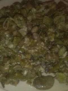 Una foto de Sofrito de habas revueltas con huevo