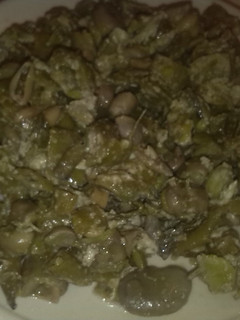 Una foto de Sofrito de habas revueltas con huevo
