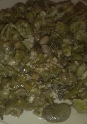 Una foto de Sofrito de habas revueltas con huevo