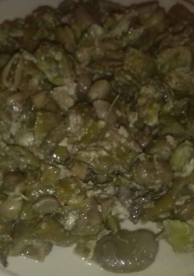 Una foto de Sofrito de habas revueltas con huevo