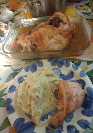 Una foto de Pollo al horno; & puré con orégano