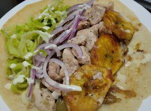 Una foto de Wrap🥬de berenjena🍆bbq, cerdo🍖y salsa🧆mayo mostaza🌮🌯🥙