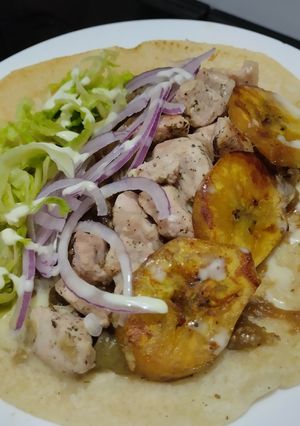 Una foto de Wrap🥬de berenjena🍆bbq, cerdo🍖y salsa🧆mayo mostaza🌮🌯🥙