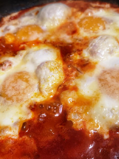 Foto de Ovos escalfados com tomate e parmesão