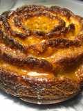 "Coca dolça" / coca dulce con una naranja dentro