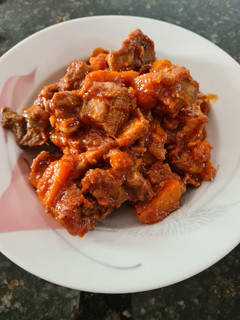 Una foto de Magro con tomate
