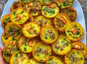Hình của món Bánh khọt tôm thịt.