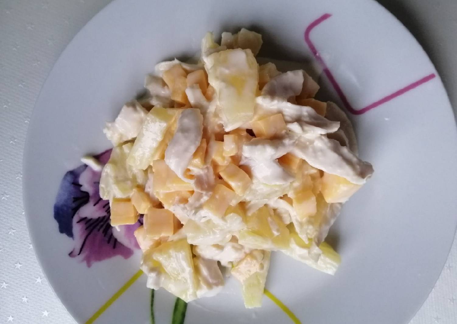 Салат вальдорф с курицей и ананасом