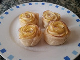 Flores de manzana con hojaldre.