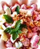 Ensalada colorida de kani kama