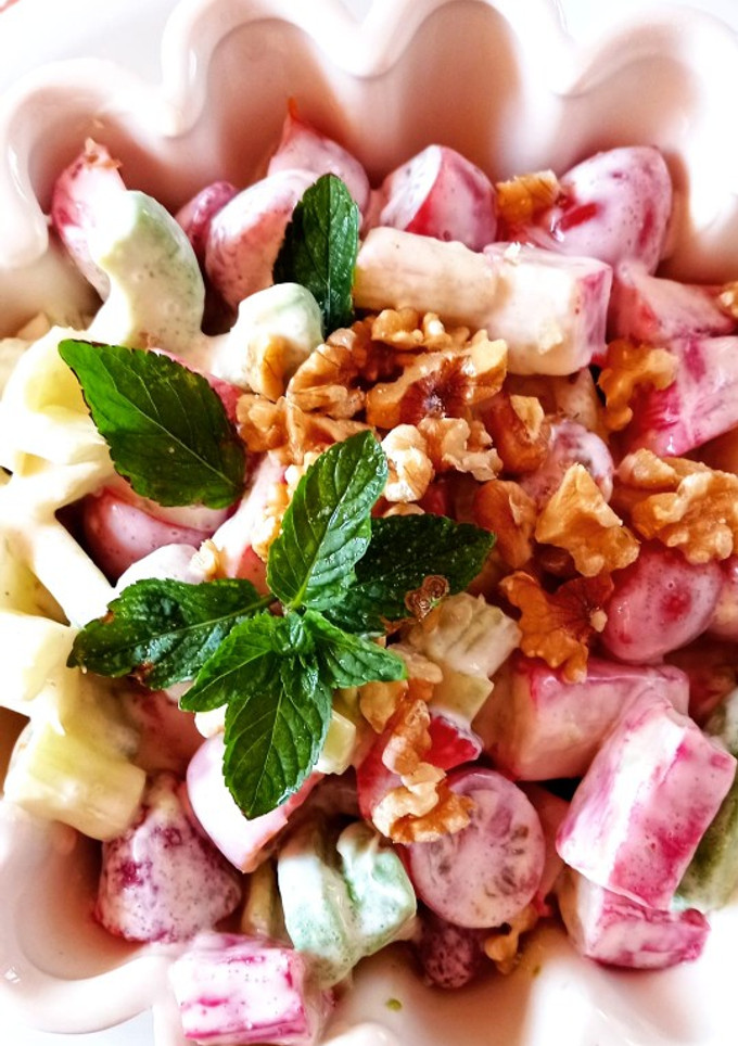 Una foto de Ensalada colorida de kani kama