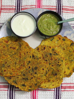 મેથી ના થેપલા (Methi Thepla Recipe In Gujarati) રેસીપી મુખ્ય ફોટો